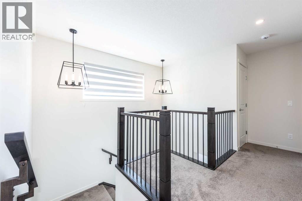 Photo 15 of 340 Magnolia Crescent Se, Calgary AB