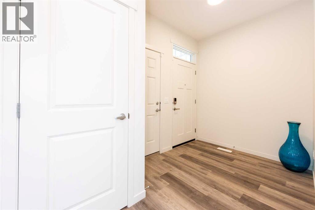 Photo 18 of 340 Magnolia Crescent Se, Calgary AB