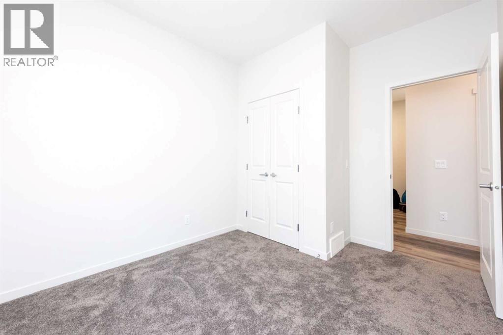 Photo 12 of 340 Magnolia Crescent Se, Calgary AB