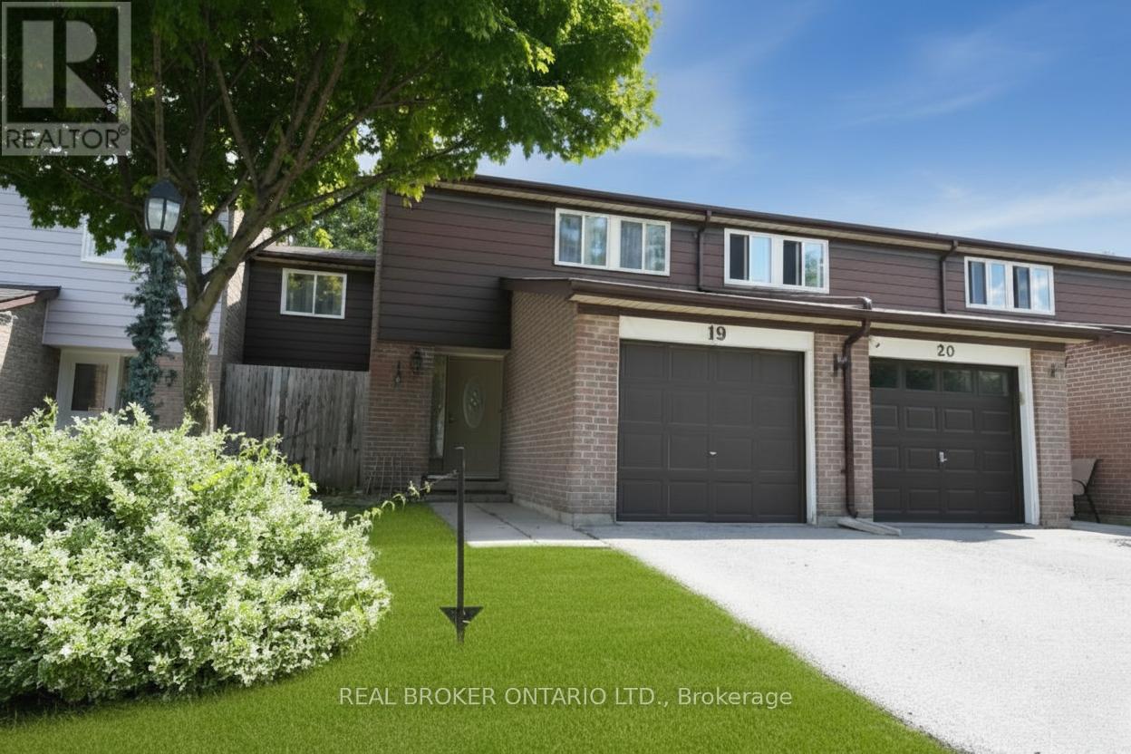 Photo 16 of 19 350 Camelot Court, Oshawa ON