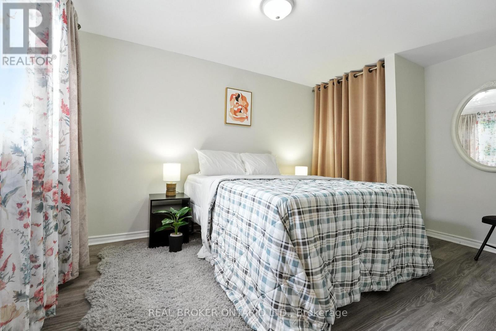 Photo 2 of 19 350 Camelot Court, Oshawa ON