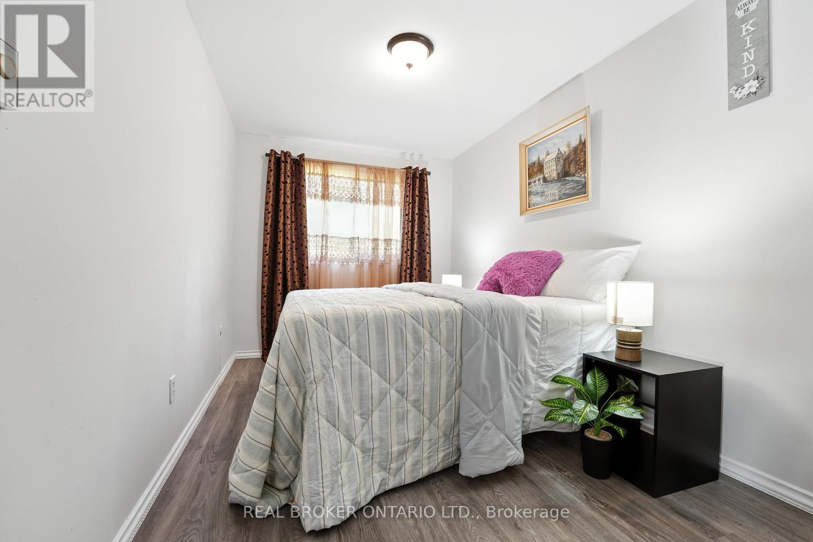 Photo 9 of 19 350 Camelot Court, Oshawa ON