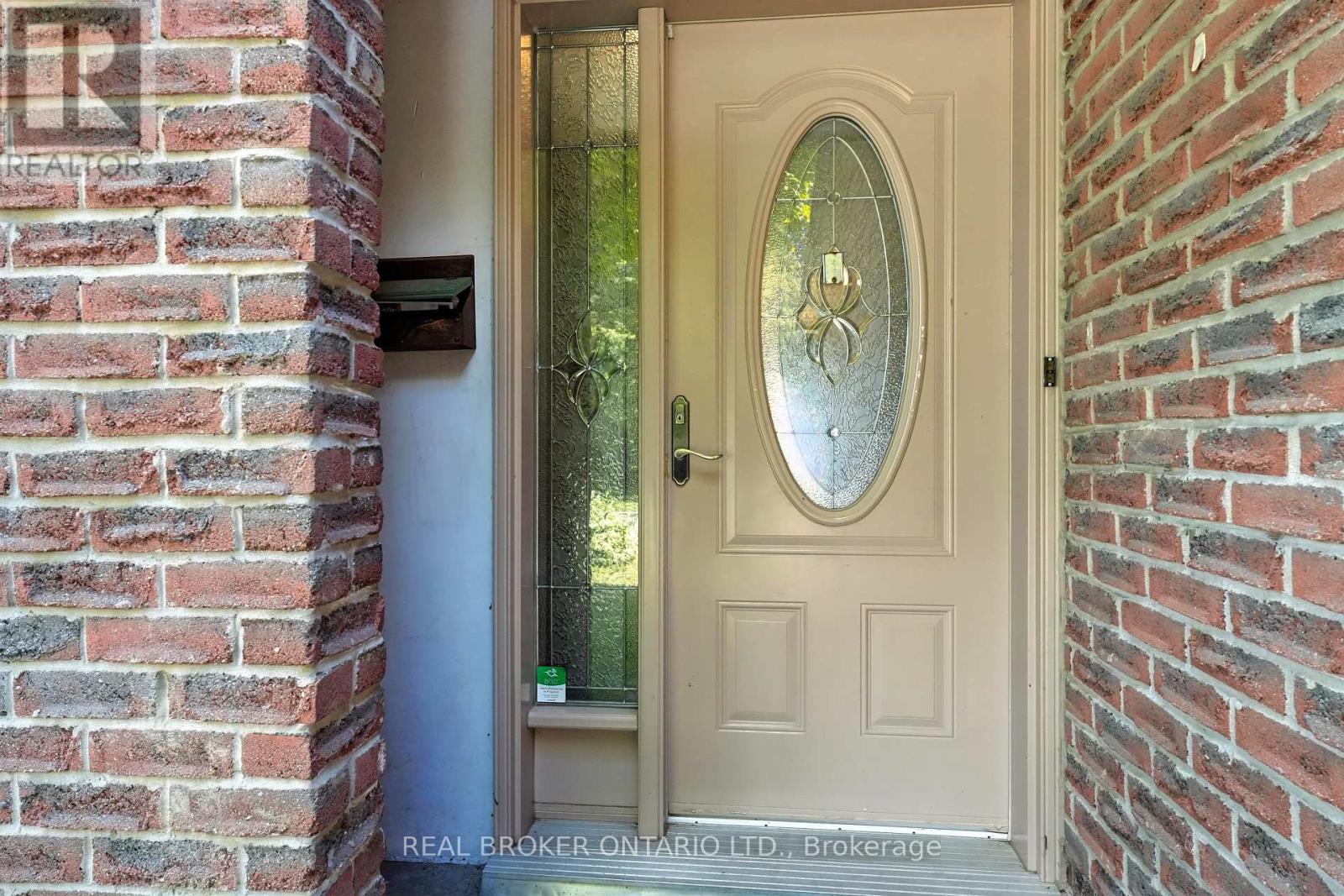 Photo 23 of 19 350 Camelot Court, Oshawa ON