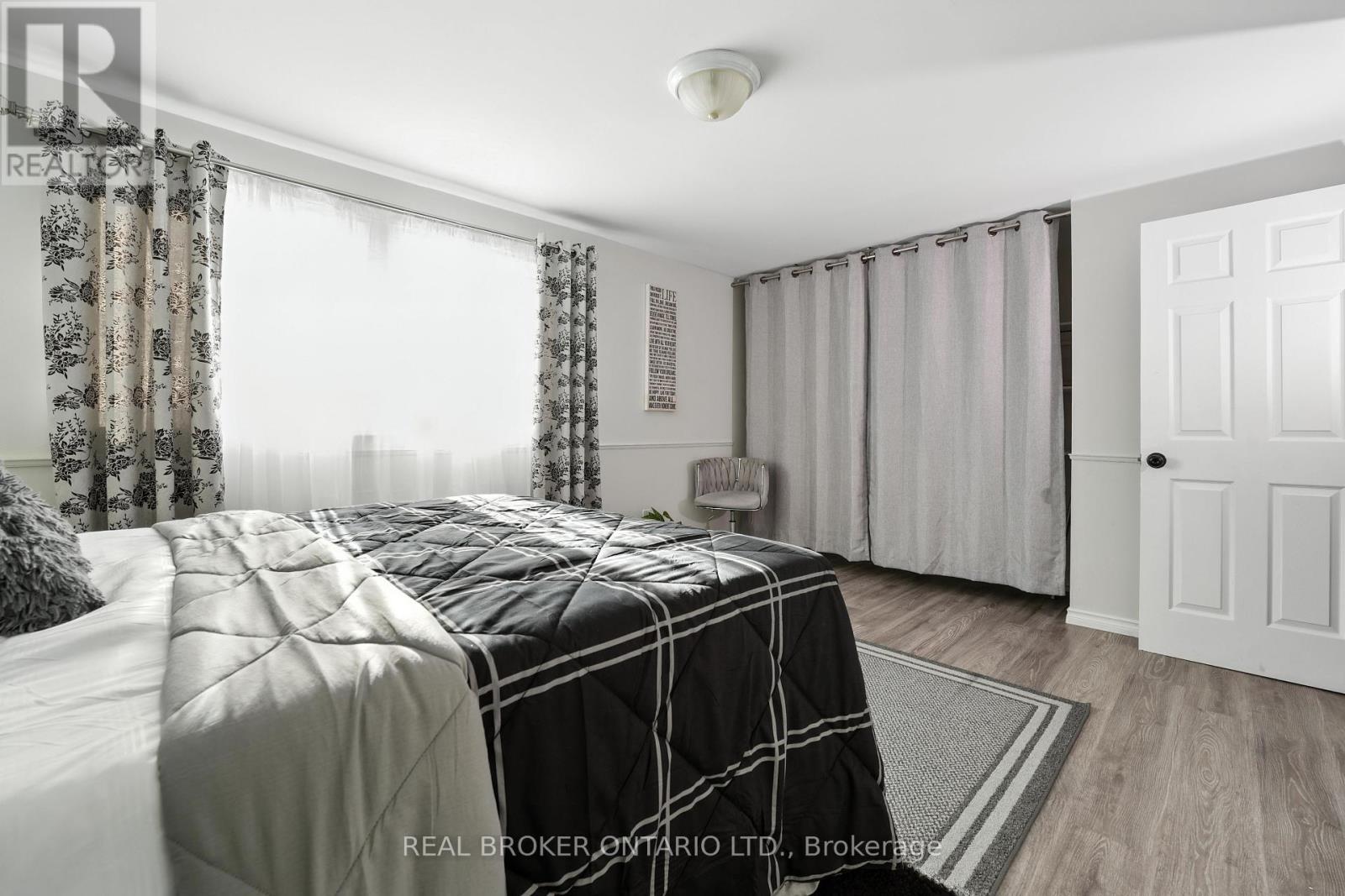 Photo 37 of 19 350 Camelot Court, Oshawa ON