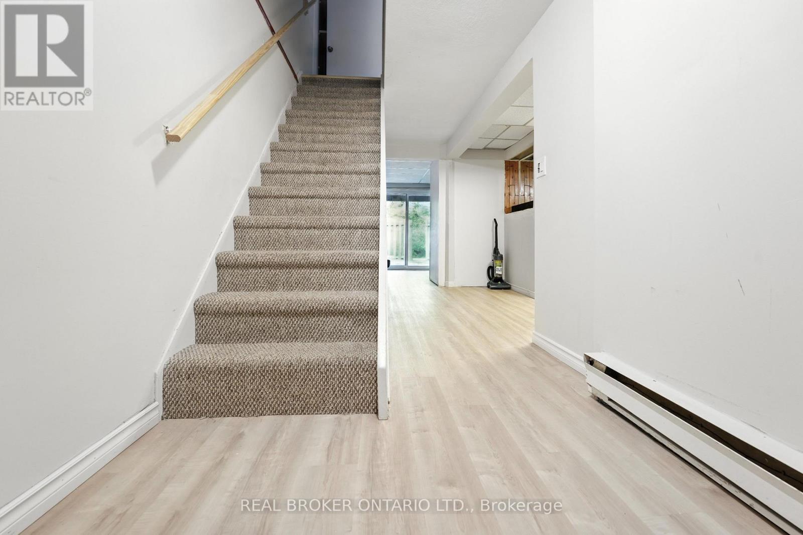 Photo 25 of 19 350 Camelot Court, Oshawa ON
