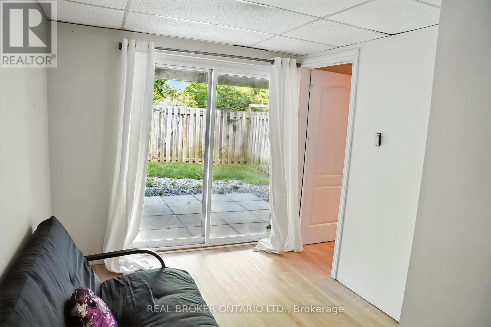 Photo 43 of 19 350 Camelot Court, Oshawa ON