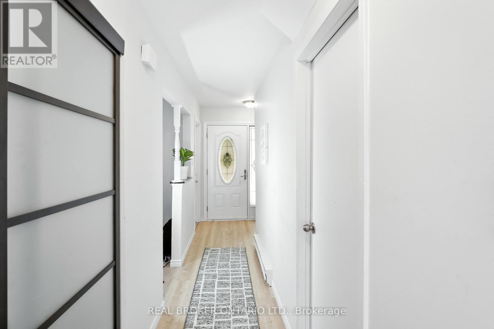 Photo 11 of 19 350 Camelot Court, Oshawa ON