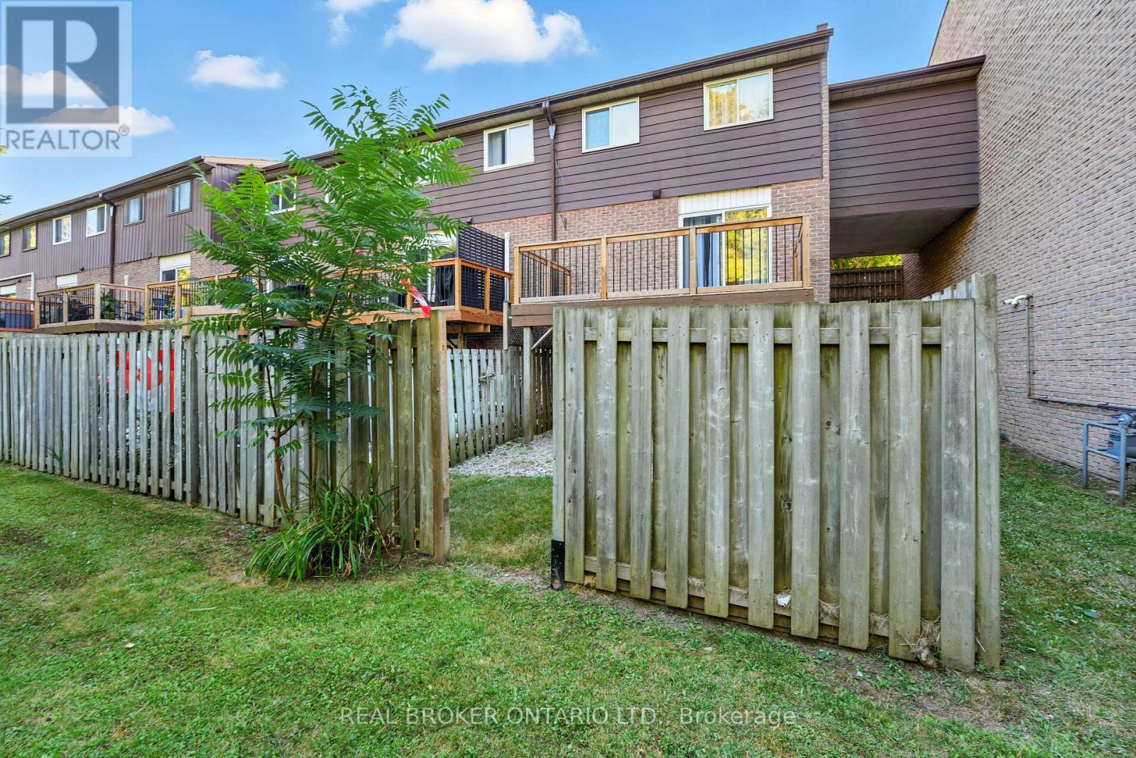 Photo 33 of 19 350 Camelot Court, Oshawa ON