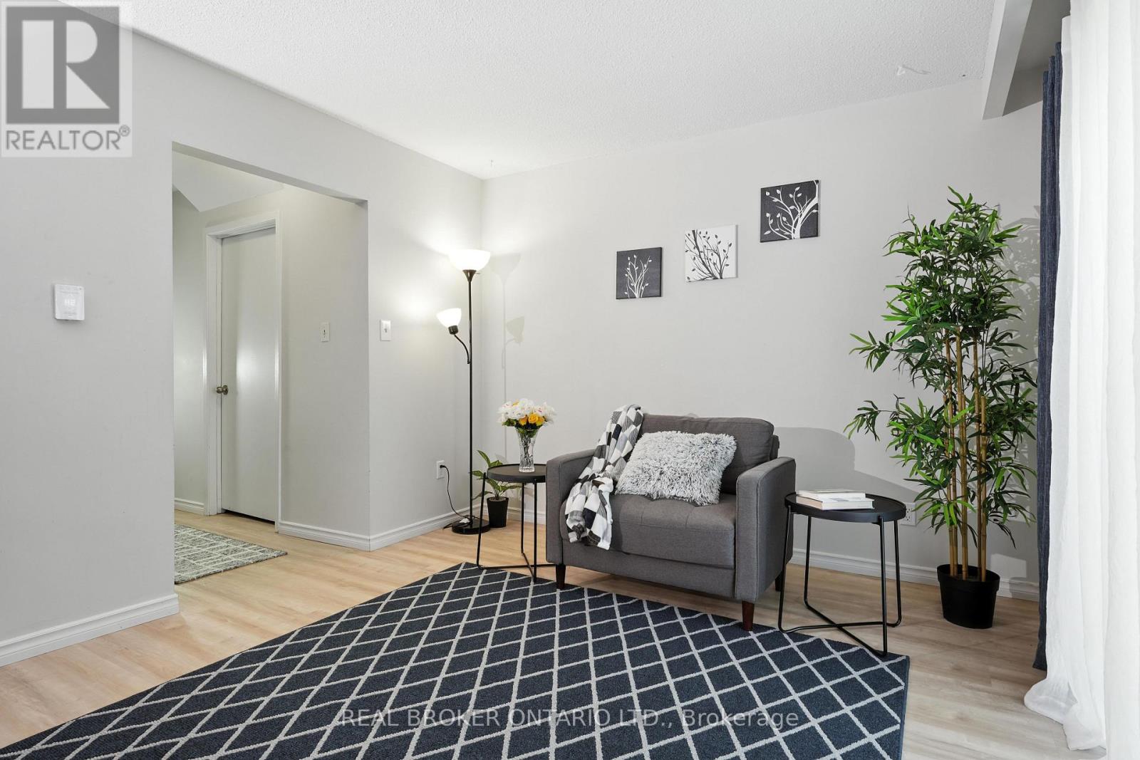 Photo 26 of 19 350 Camelot Court, Oshawa ON