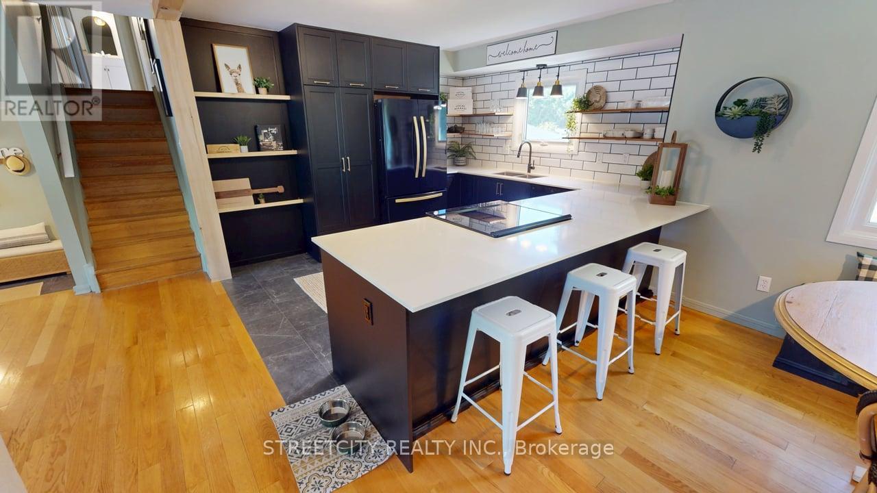 Photo 10 of 10 Milford Crescent, London North ON