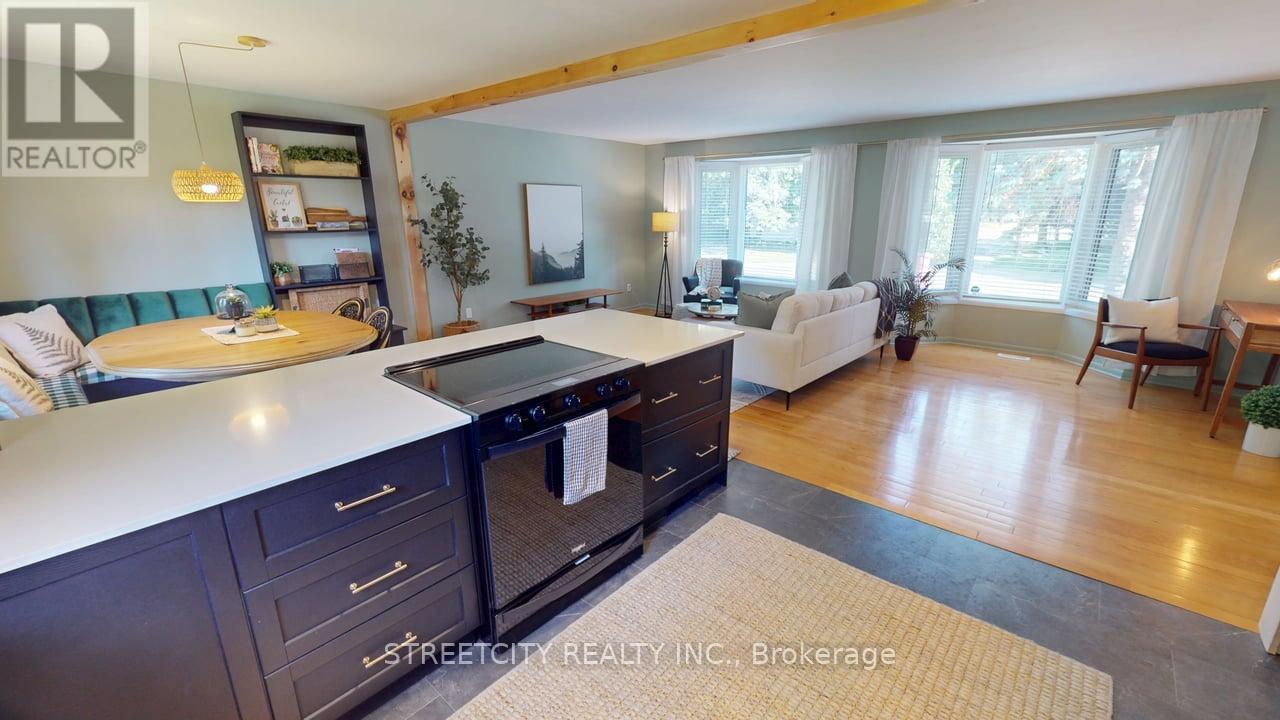 Photo 13 of 10 Milford Crescent, London North ON
