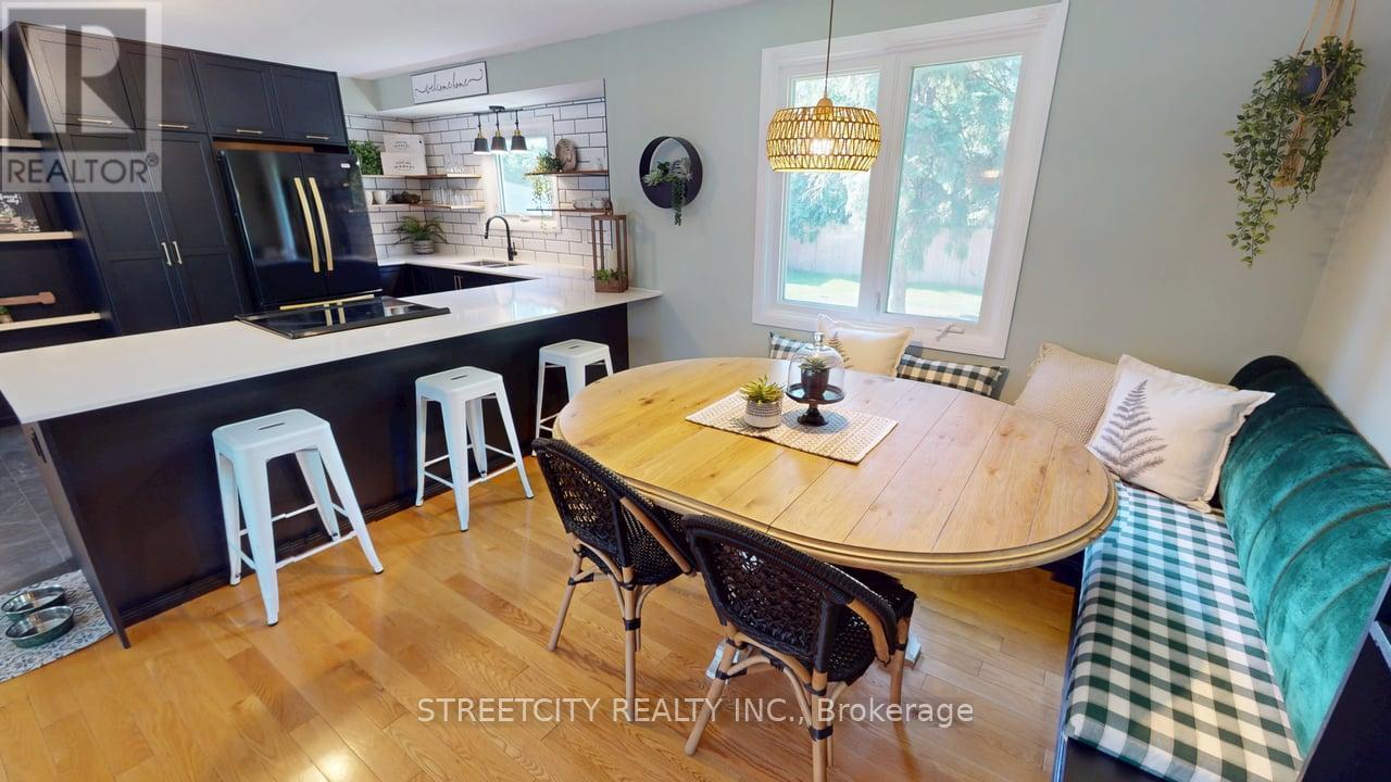 Photo 17 of 10 Milford Crescent, London North ON