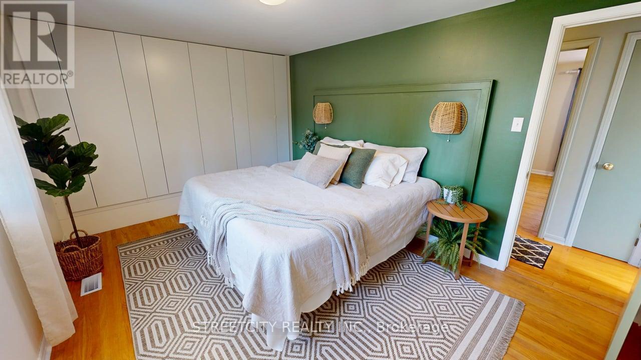 Photo 23 of 10 Milford Crescent, London North ON
