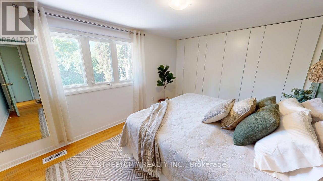 Photo 25 of 10 Milford Crescent, London North ON
