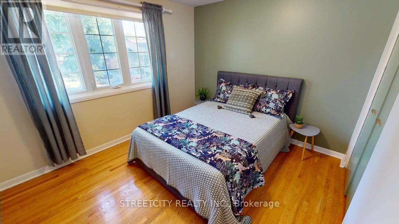Photo 27 of 10 Milford Crescent, London North ON