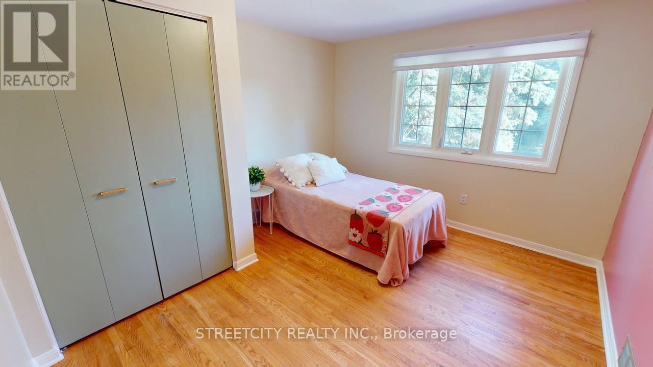 Photo 29 of 10 Milford Crescent, London North ON