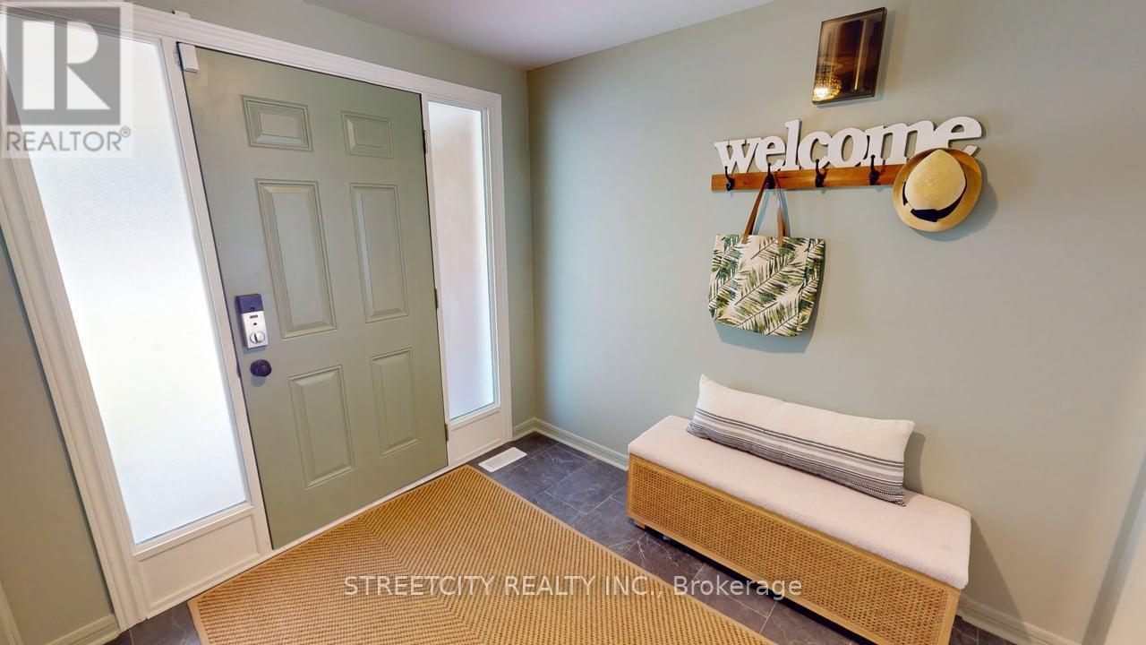Photo 3 of 10 Milford Crescent, London North ON