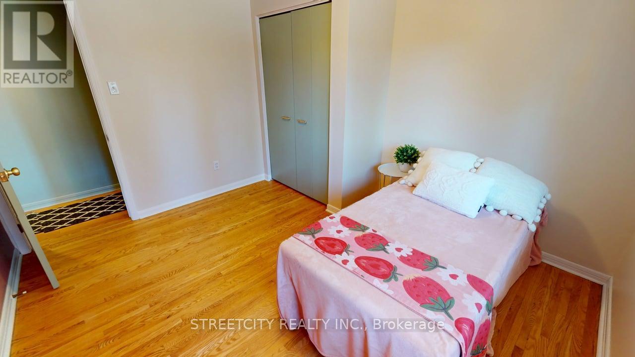 Photo 30 of 10 Milford Crescent, London North ON