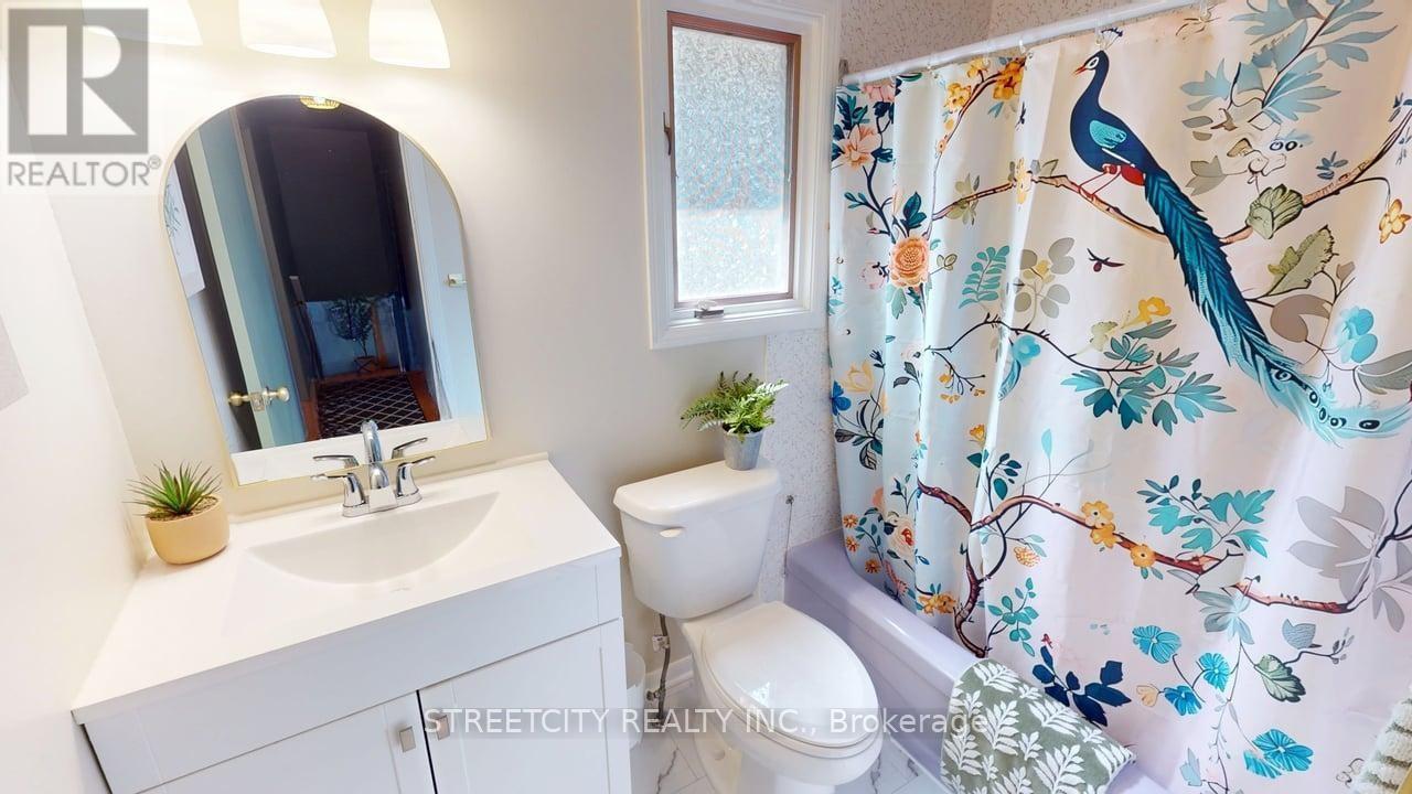Photo 32 of 10 Milford Crescent, London North ON