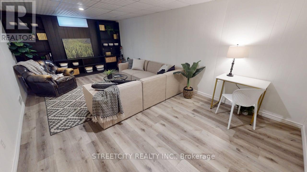 Photo 33 of 10 Milford Crescent, London North ON