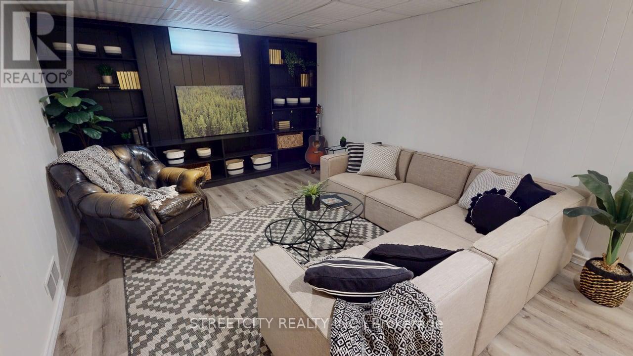 Photo 34 of 10 Milford Crescent, London North ON