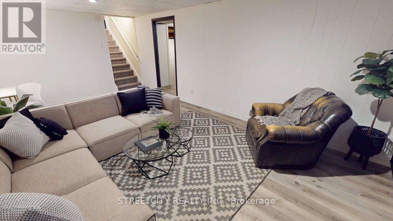 Photo 35 of 10 Milford Crescent, London North ON
