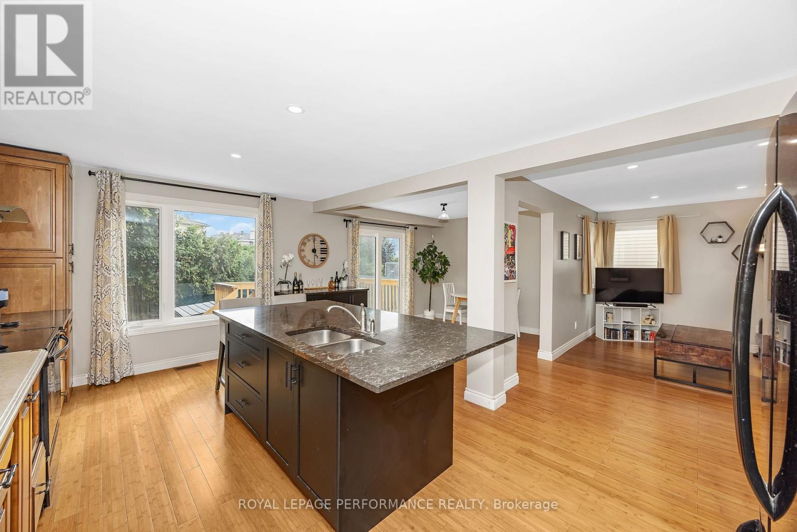 Photo 23 of 8 Hyannis Avenue, Ottawa ON