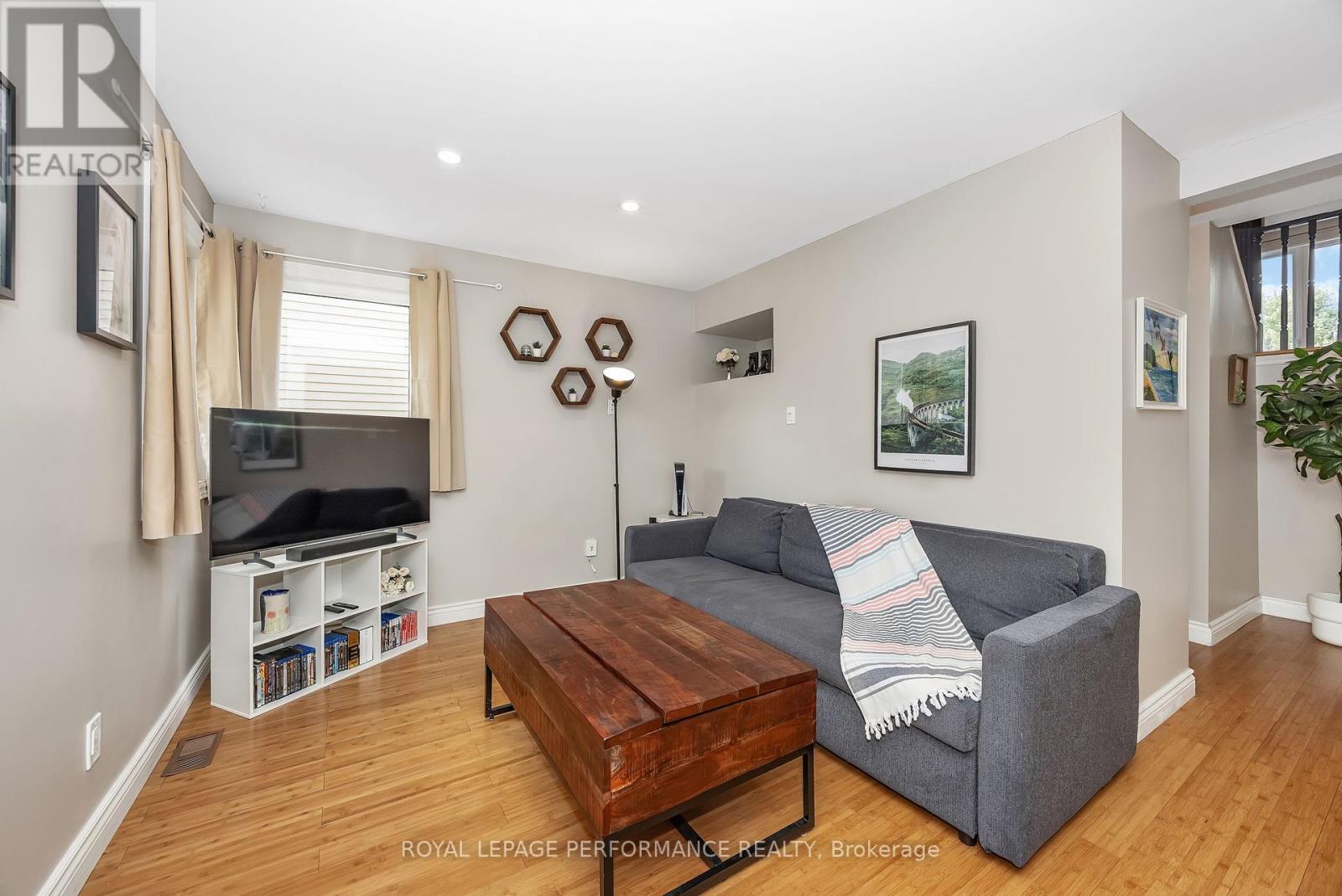 Photo 17 of 8 Hyannis Avenue, Ottawa ON
