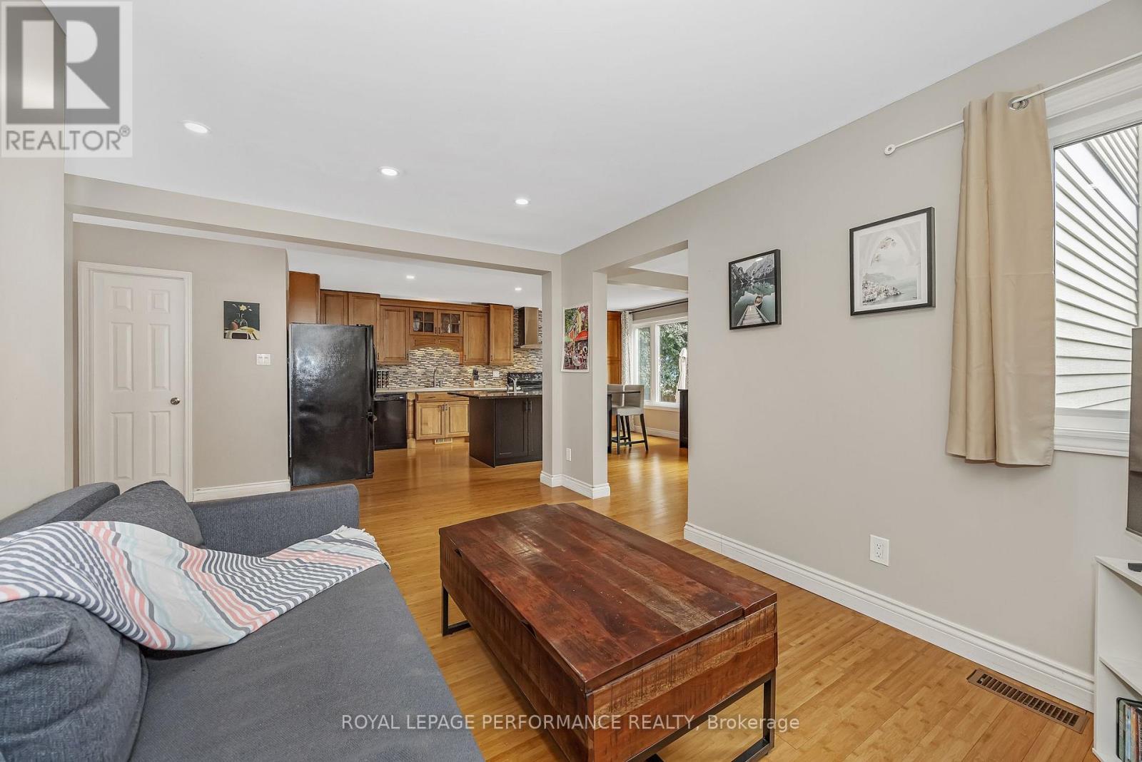 Photo 5 of 8 Hyannis Avenue, Ottawa ON