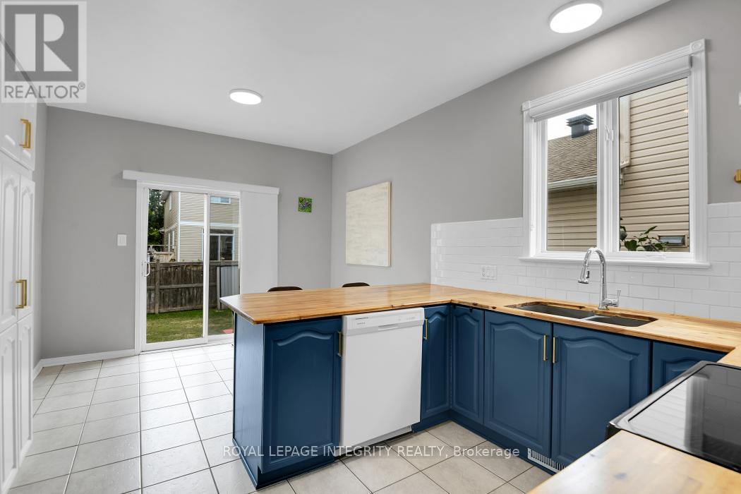 Photo 12 of 1036 Rocky Harbour Crescent, Ottawa ON