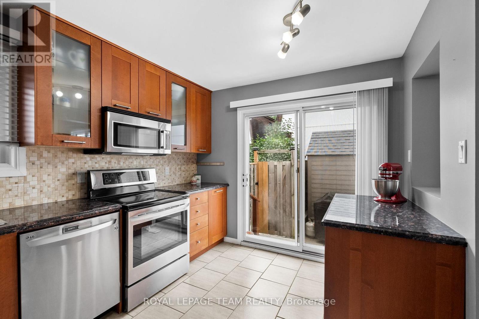Photo 7 of 141 2166 Loyola Avenue, Ottawa ON