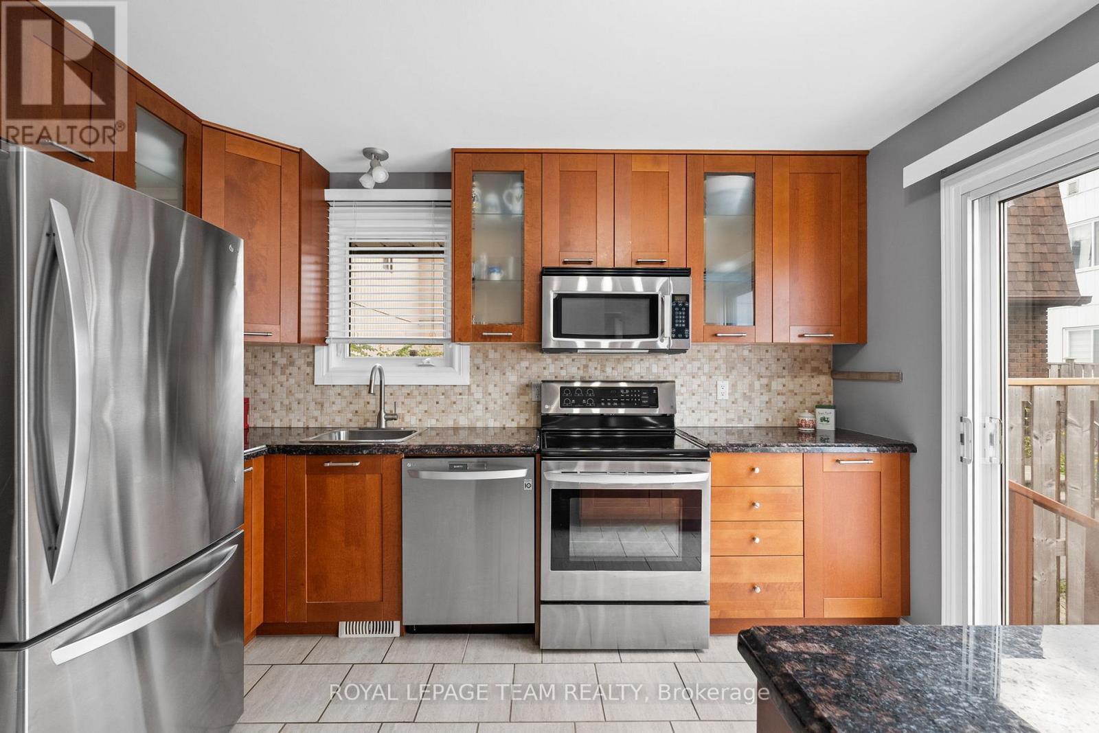 Photo 8 of 141 2166 Loyola Avenue, Ottawa ON