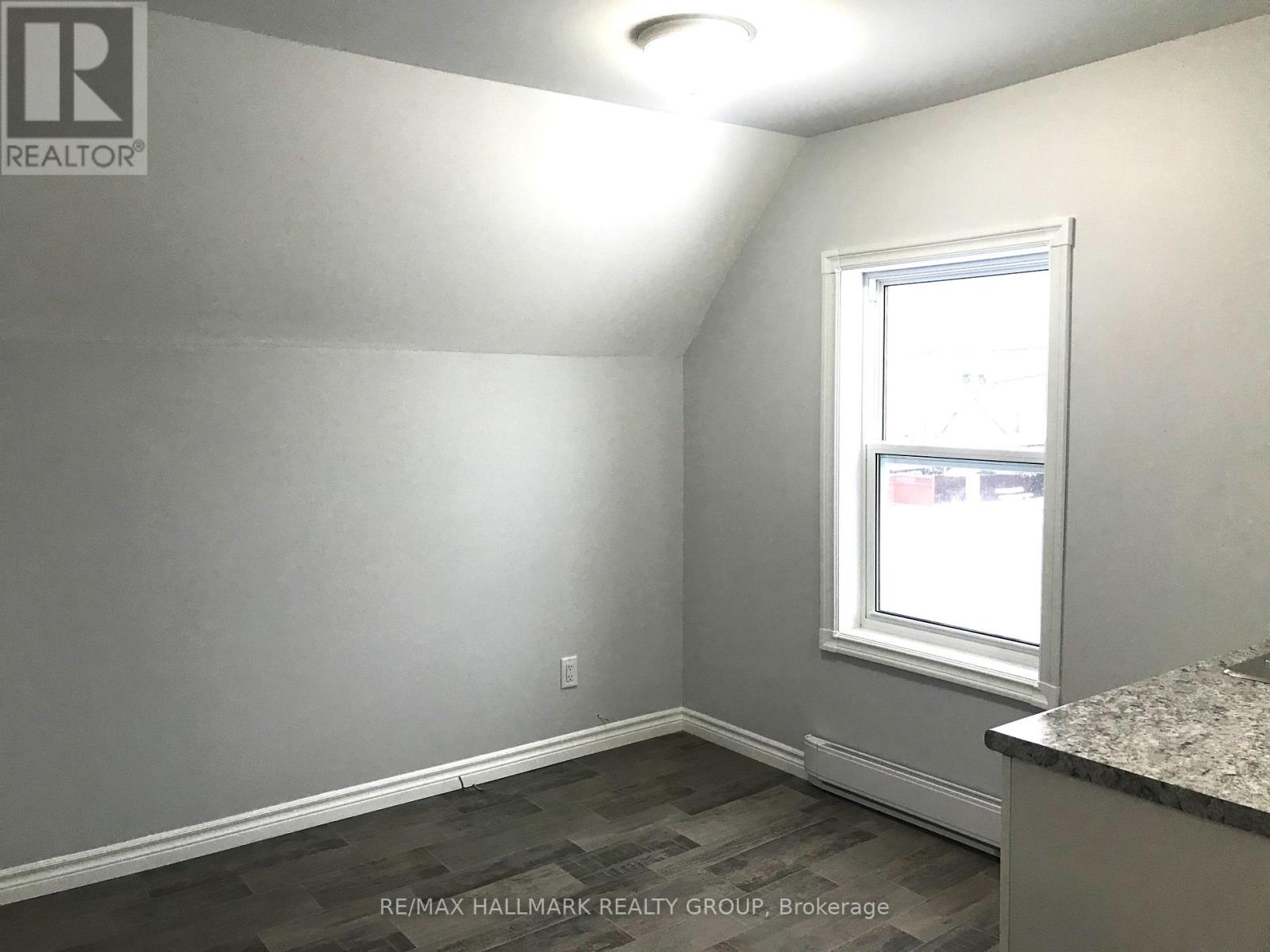 Living Room - Empty