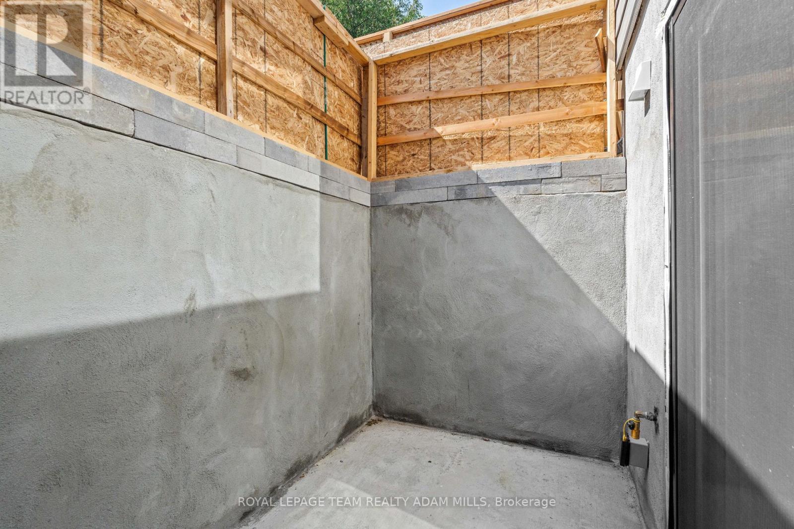 Photo 5 of C 306 Lanark Avenue, Ottawa ON