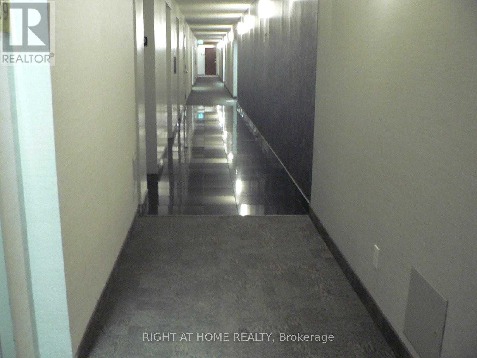 Photo 3 of 2006 470 Laurier Avenue W, Ottawa ON