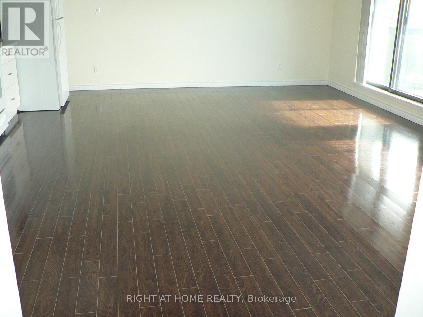 Photo 5 of 2006 470 Laurier Avenue W, Ottawa ON