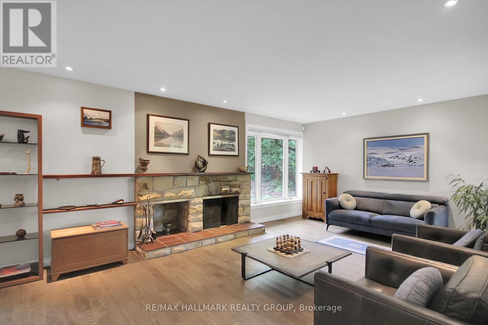 Photo 10 of 40 Foothills Drive, Ottawa ON