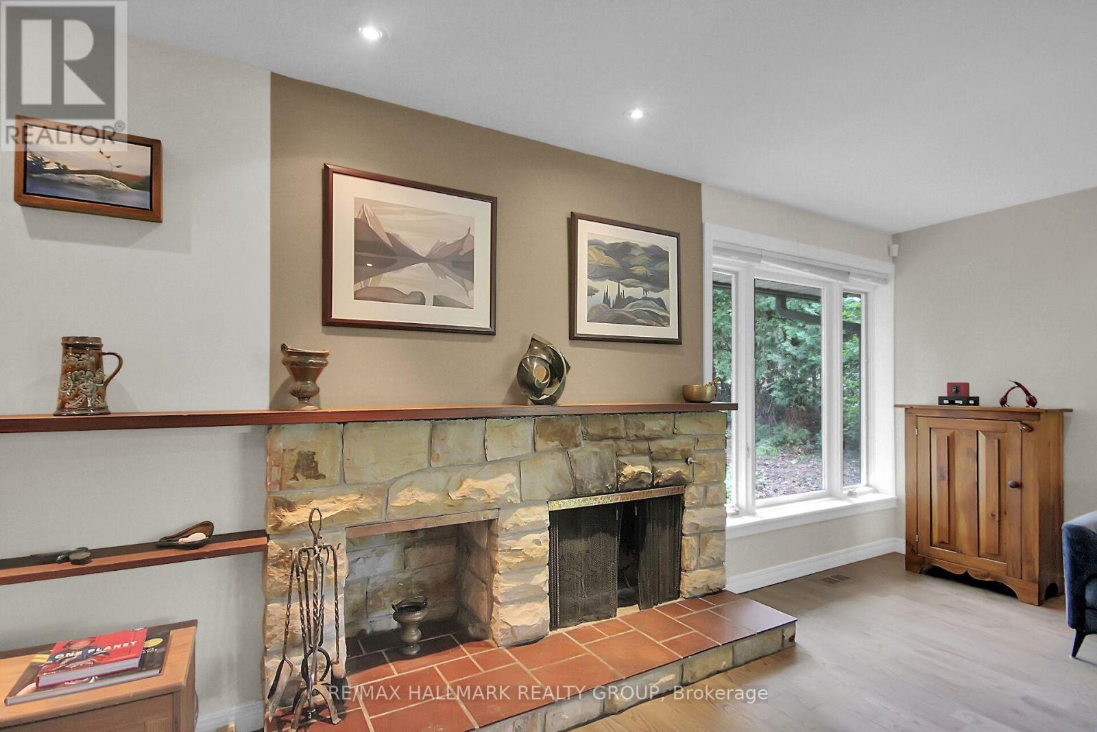 Photo 12 of 40 Foothills Drive, Ottawa ON