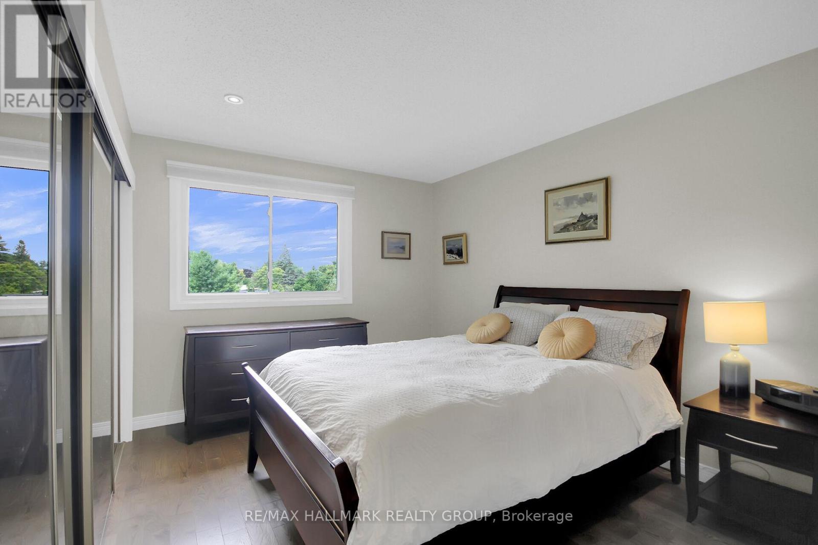 Photo 18 of 40 Foothills Drive, Ottawa ON