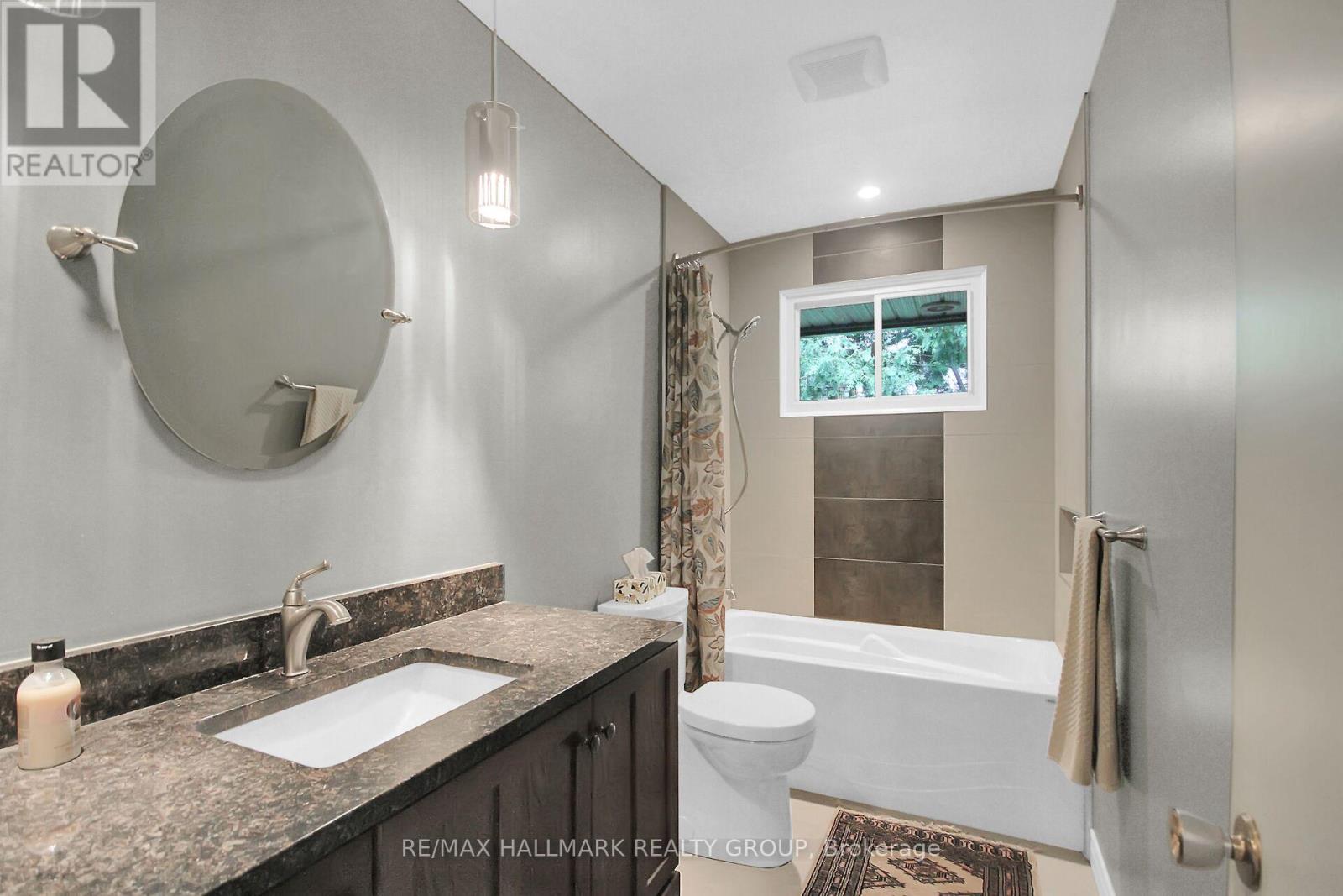 Photo 24 of 40 Foothills Drive, Ottawa ON
