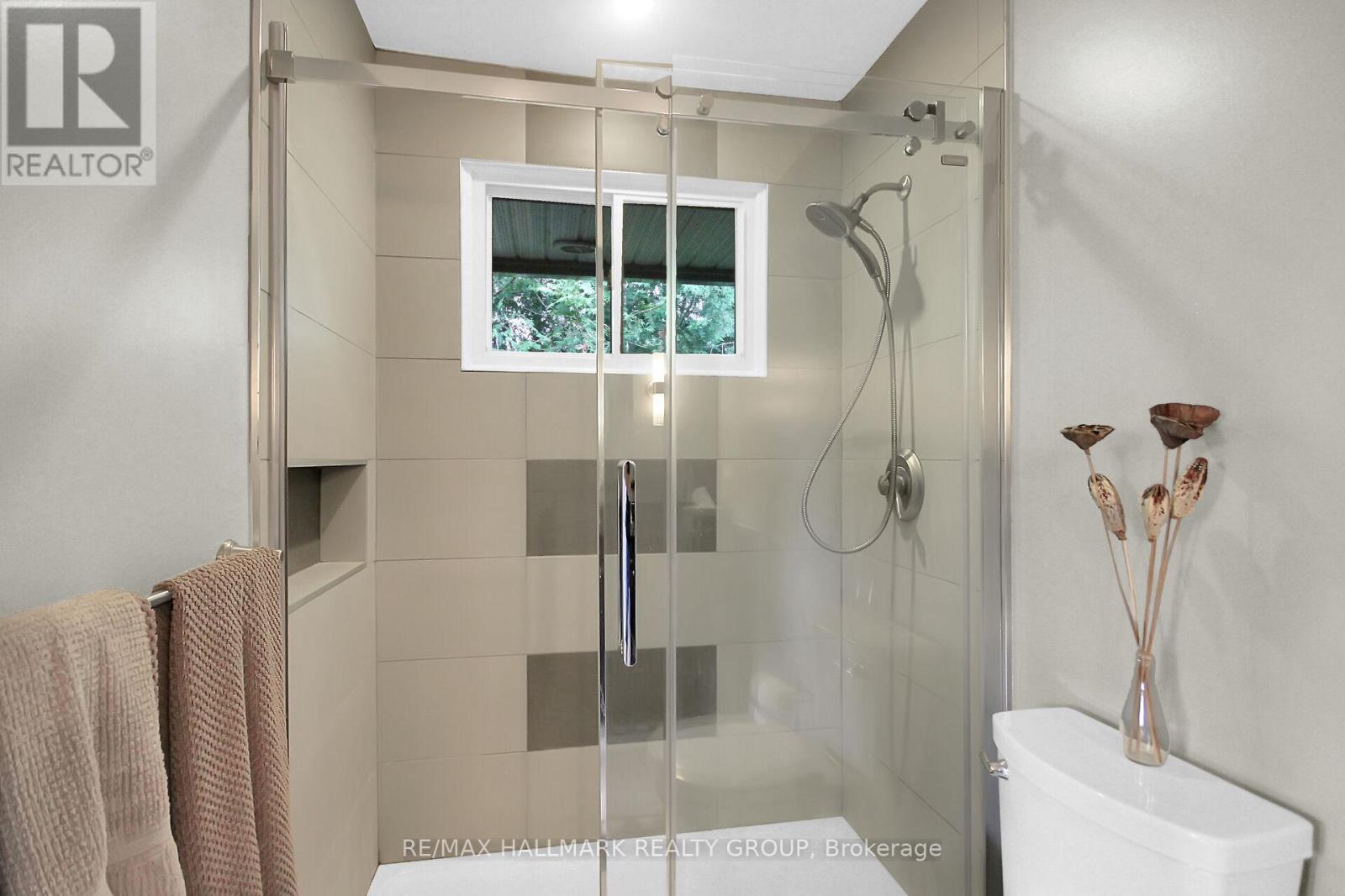 Photo 26 of 40 Foothills Drive, Ottawa ON
