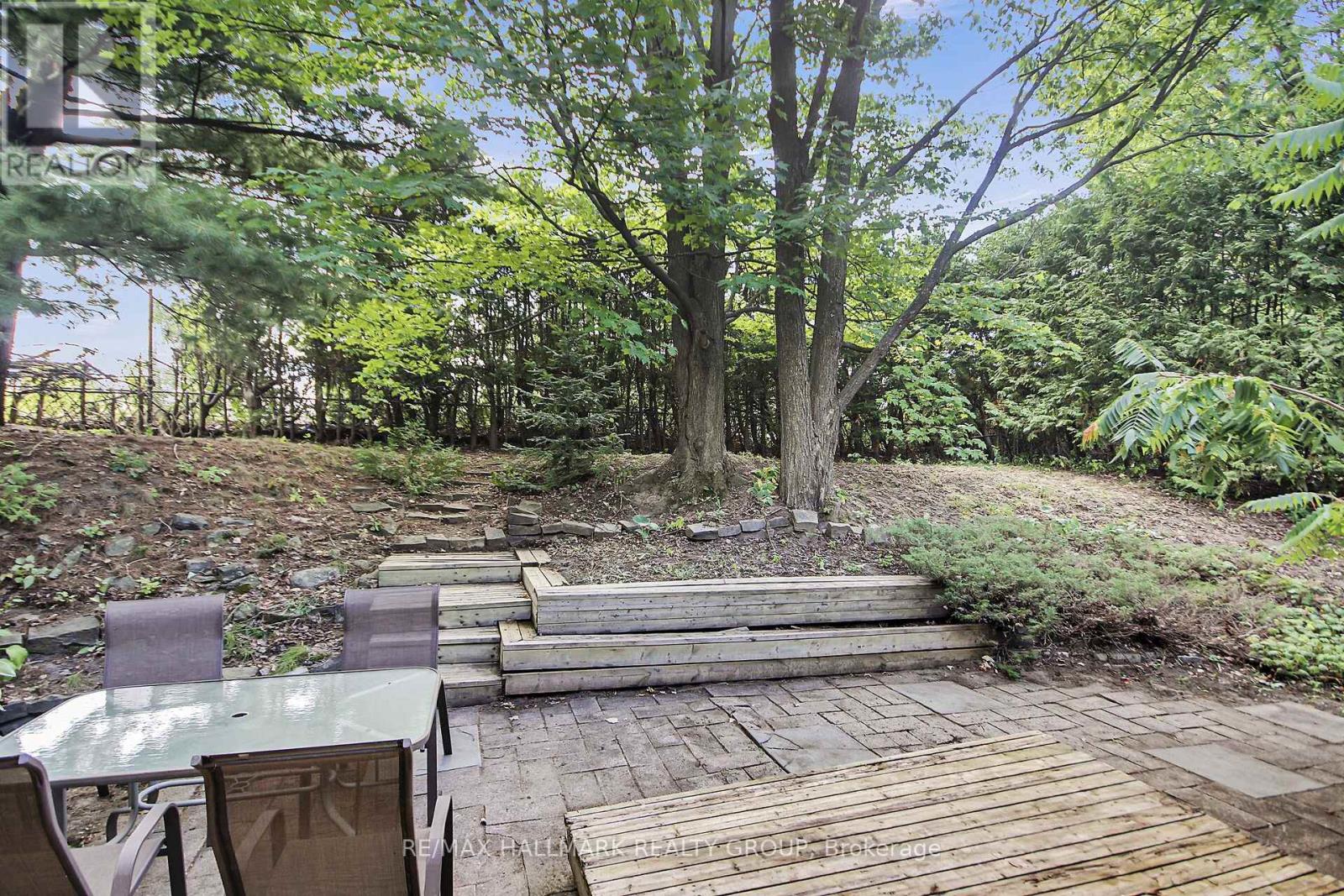 Photo 31 of 40 Foothills Drive, Ottawa ON