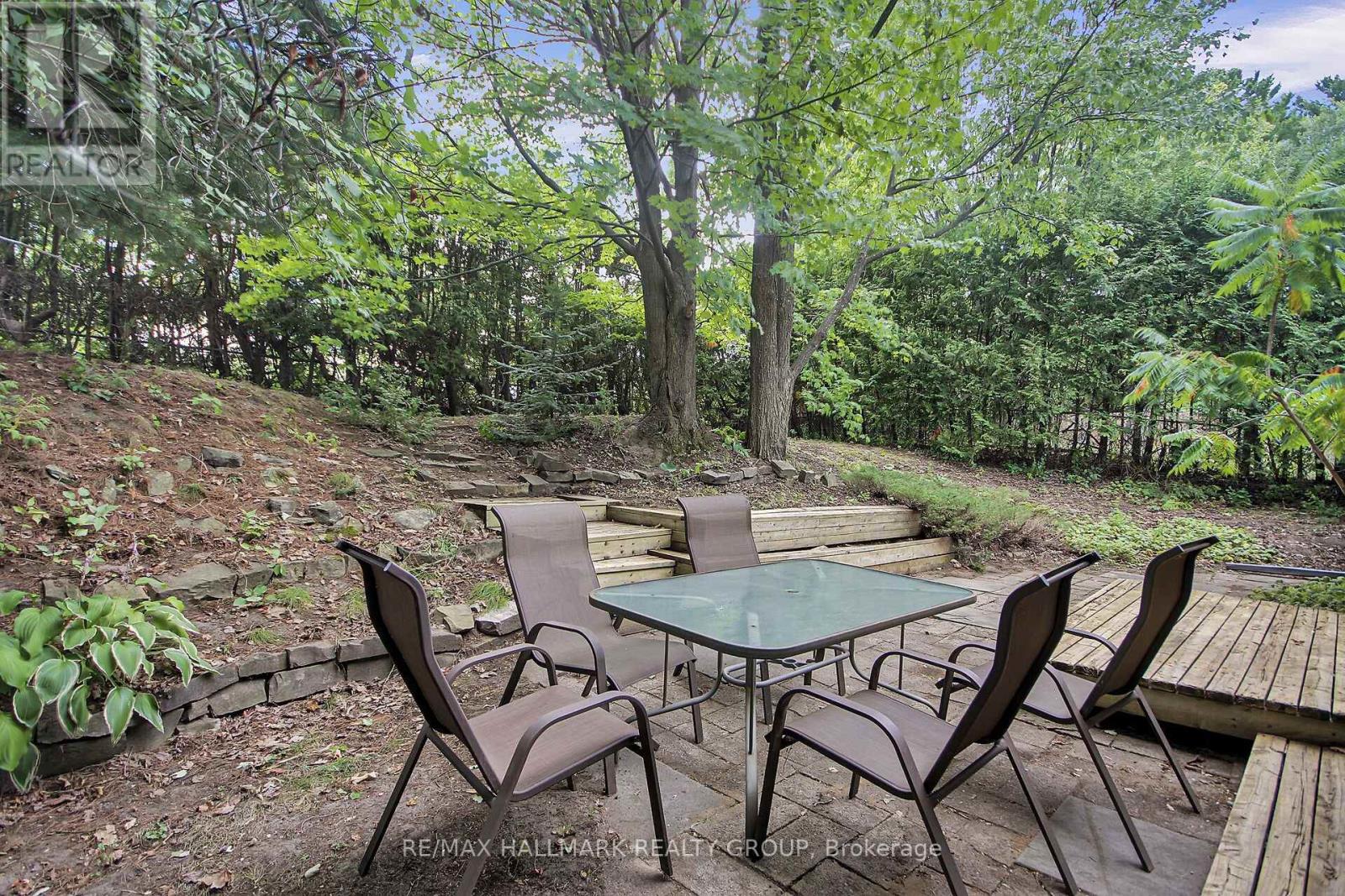 Photo 32 of 40 Foothills Drive, Ottawa ON