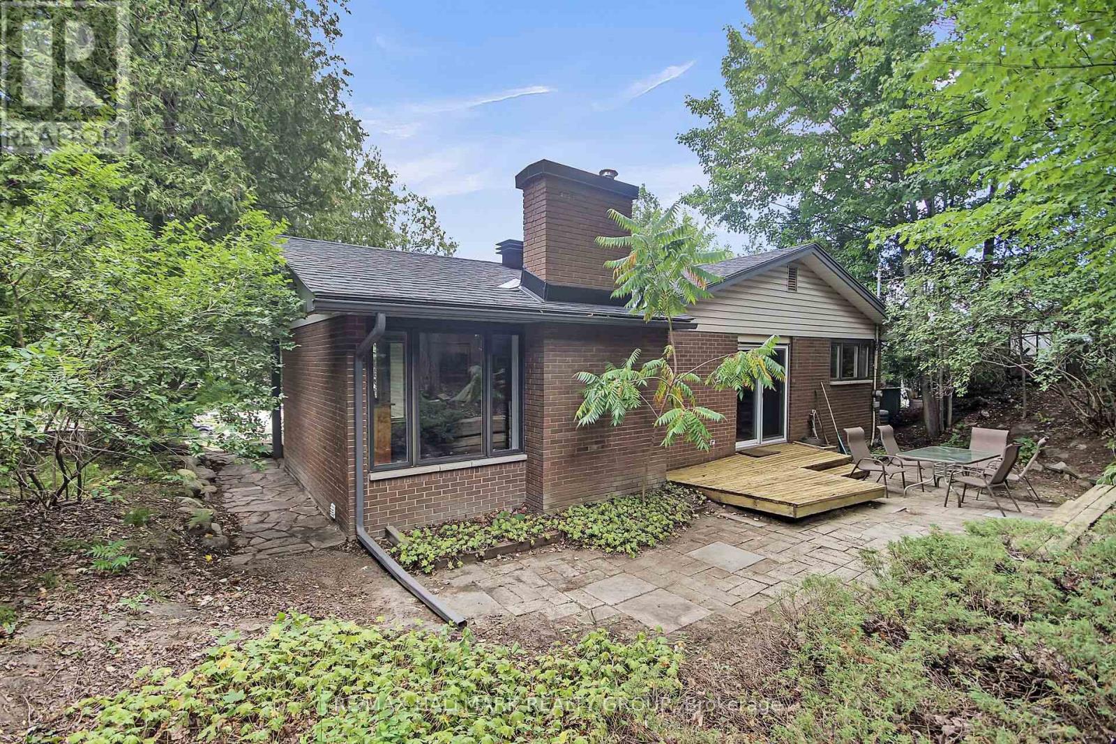 Photo 33 of 40 Foothills Drive, Ottawa ON
