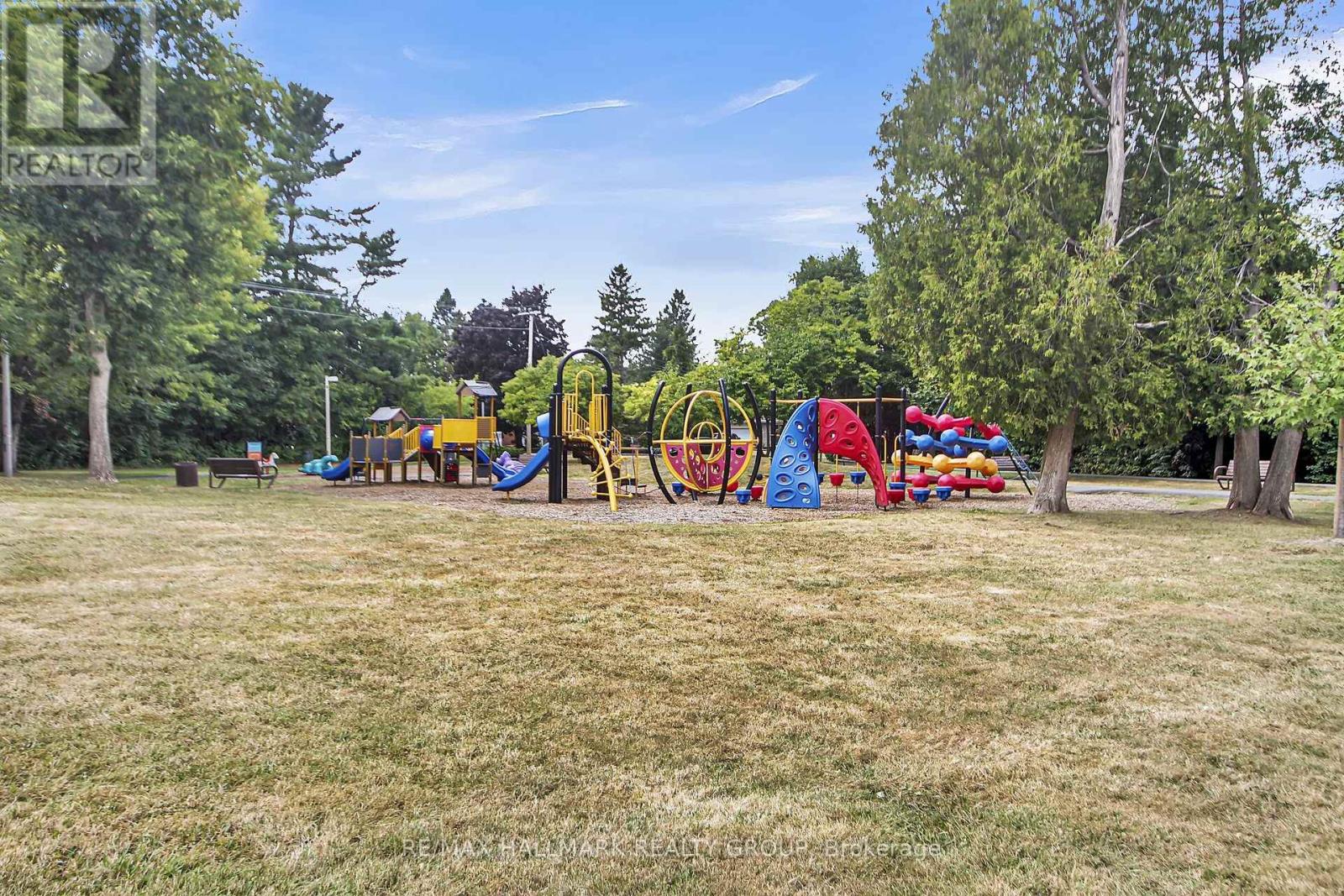 Photo 35 of 40 Foothills Drive, Ottawa ON