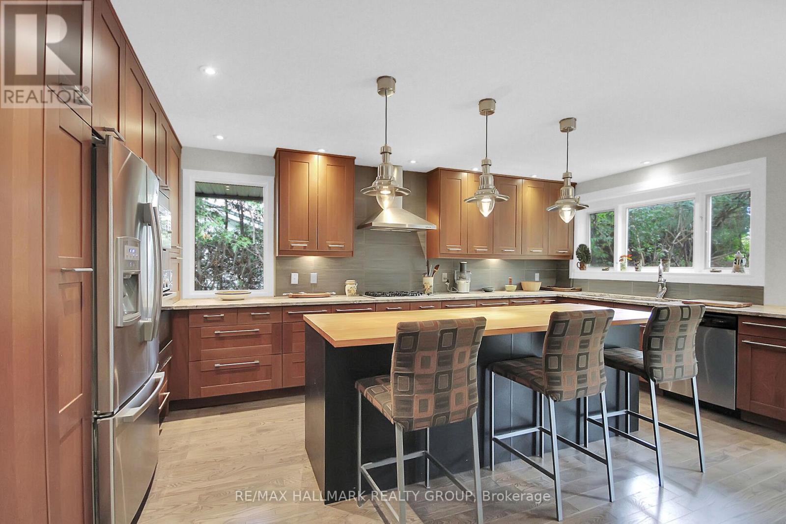 Photo 6 of 40 Foothills Drive, Ottawa ON