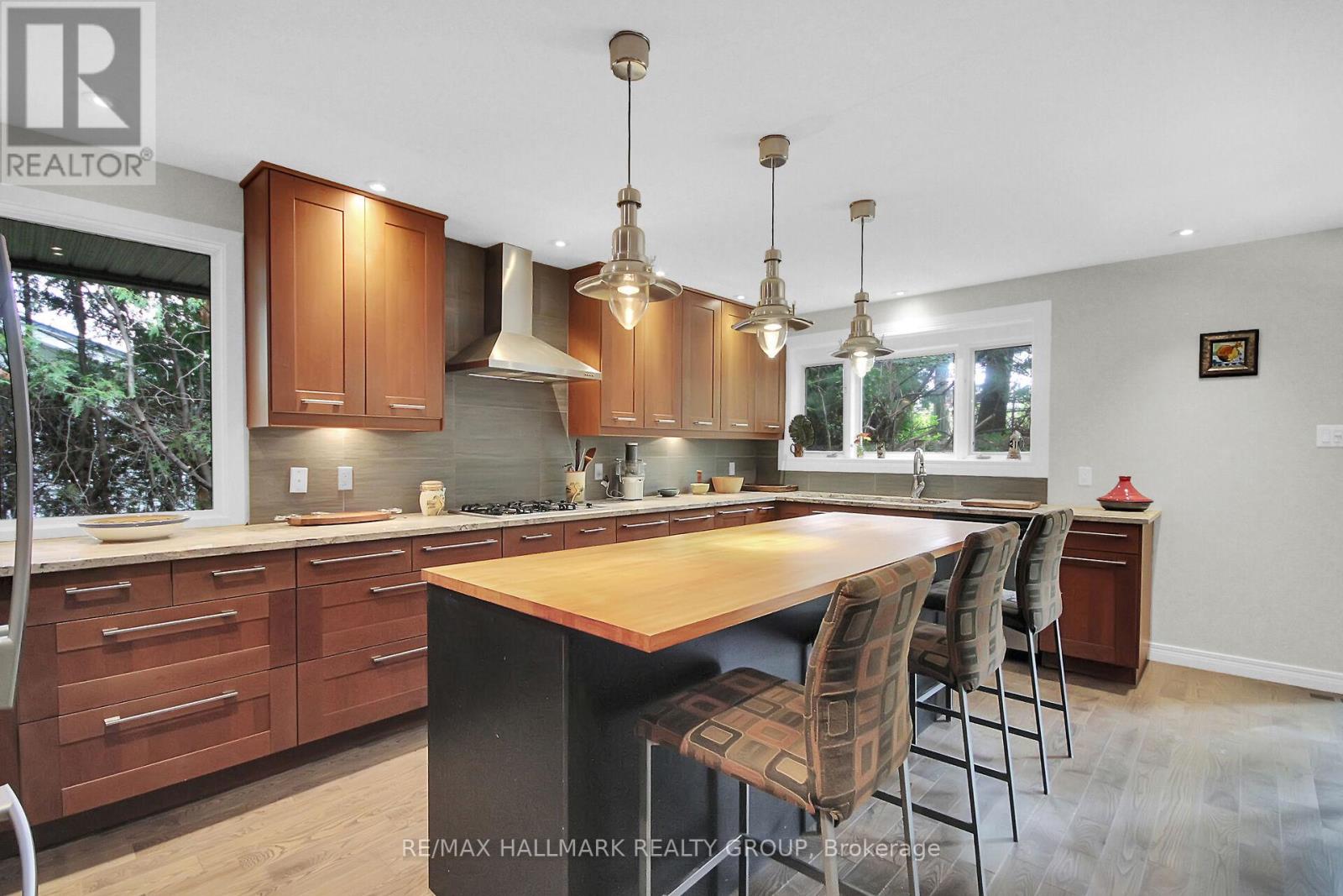 Photo 7 of 40 Foothills Drive, Ottawa ON