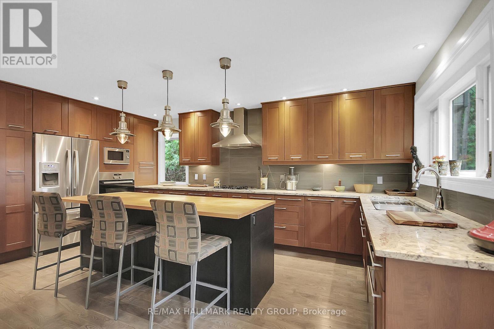 Photo 8 of 40 Foothills Drive, Ottawa ON