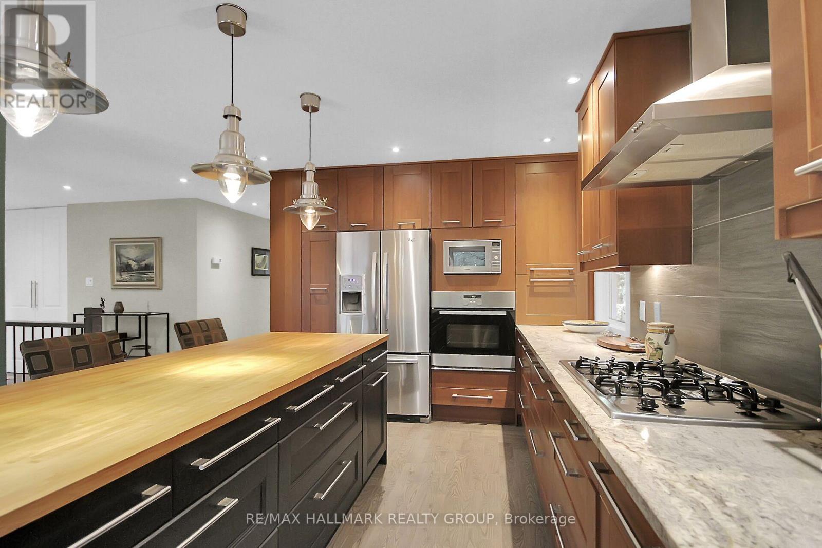 Photo 9 of 40 Foothills Drive, Ottawa ON