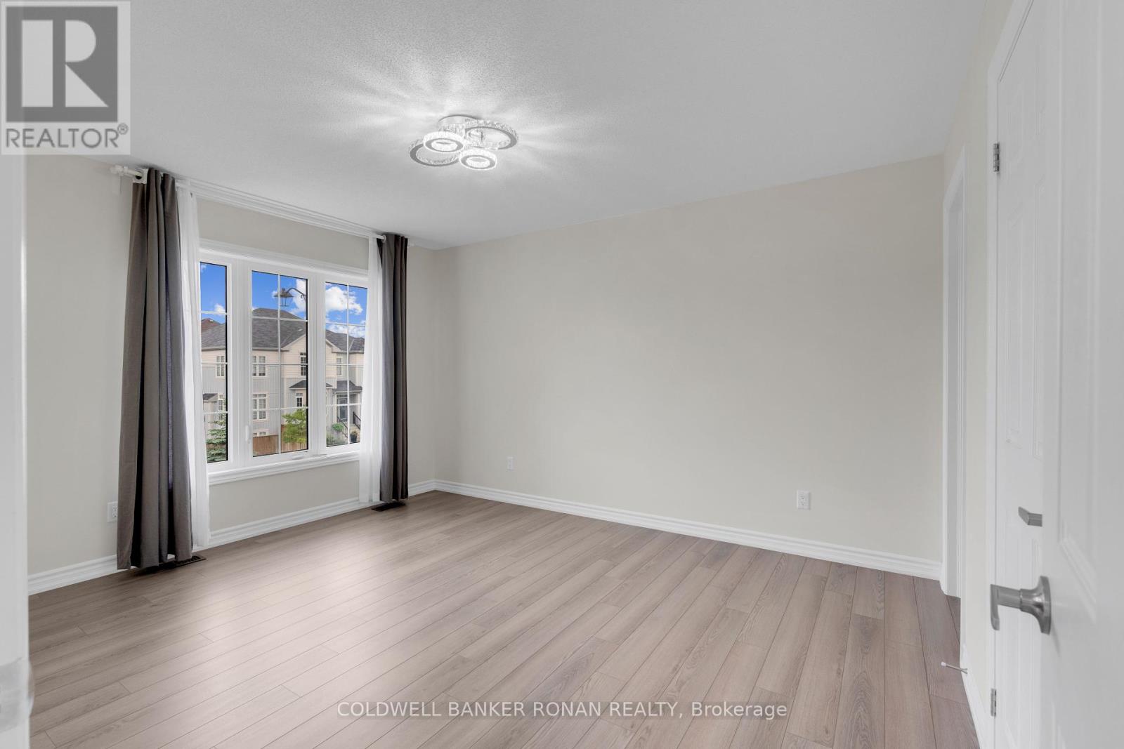 Photo 30 of 203 Roy Drive, Clearview ON